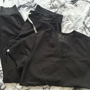 Figs Black Scrub Set - Technical V-Neck Top & Pants